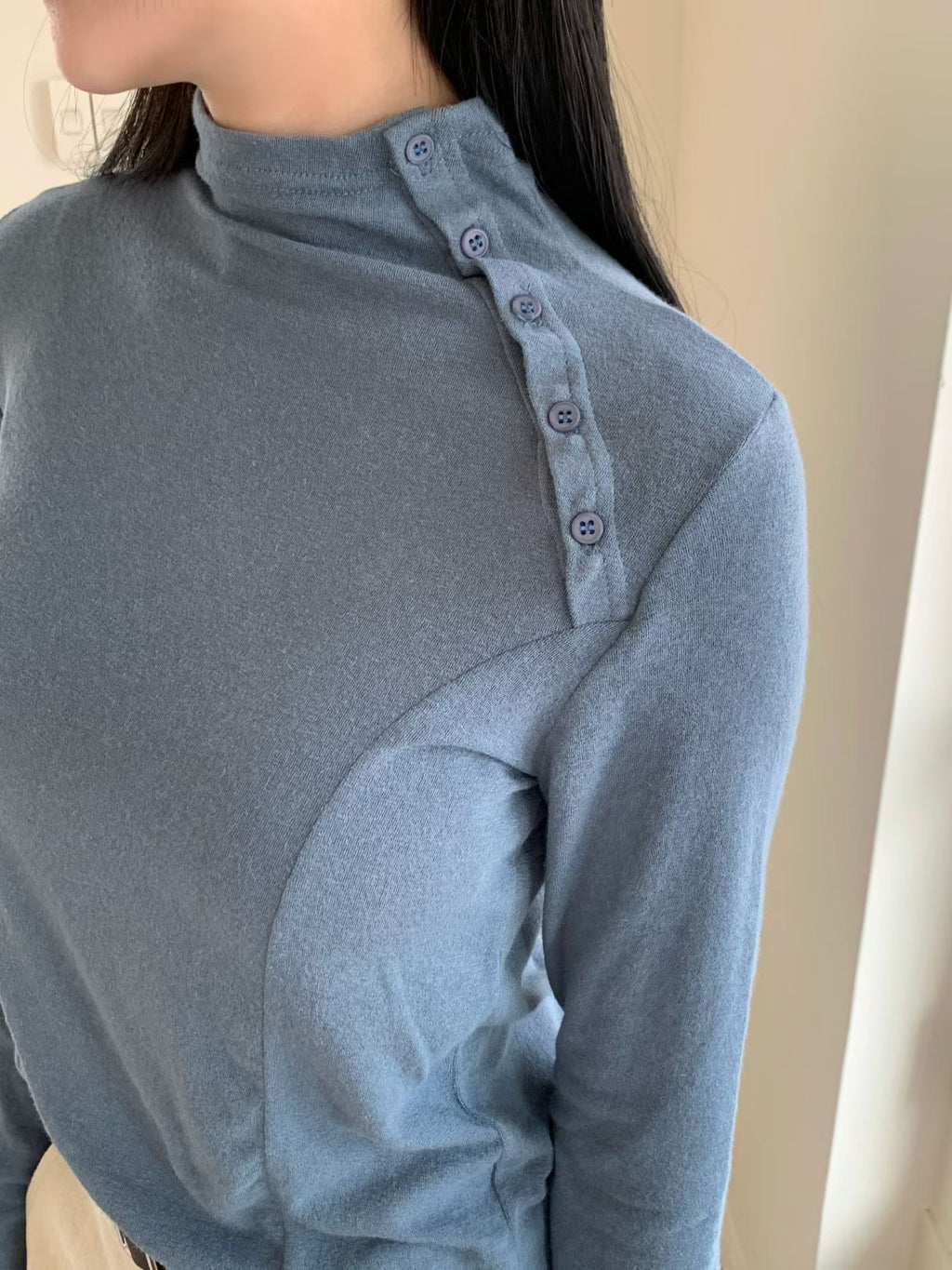 斜側排釦長袖上衣