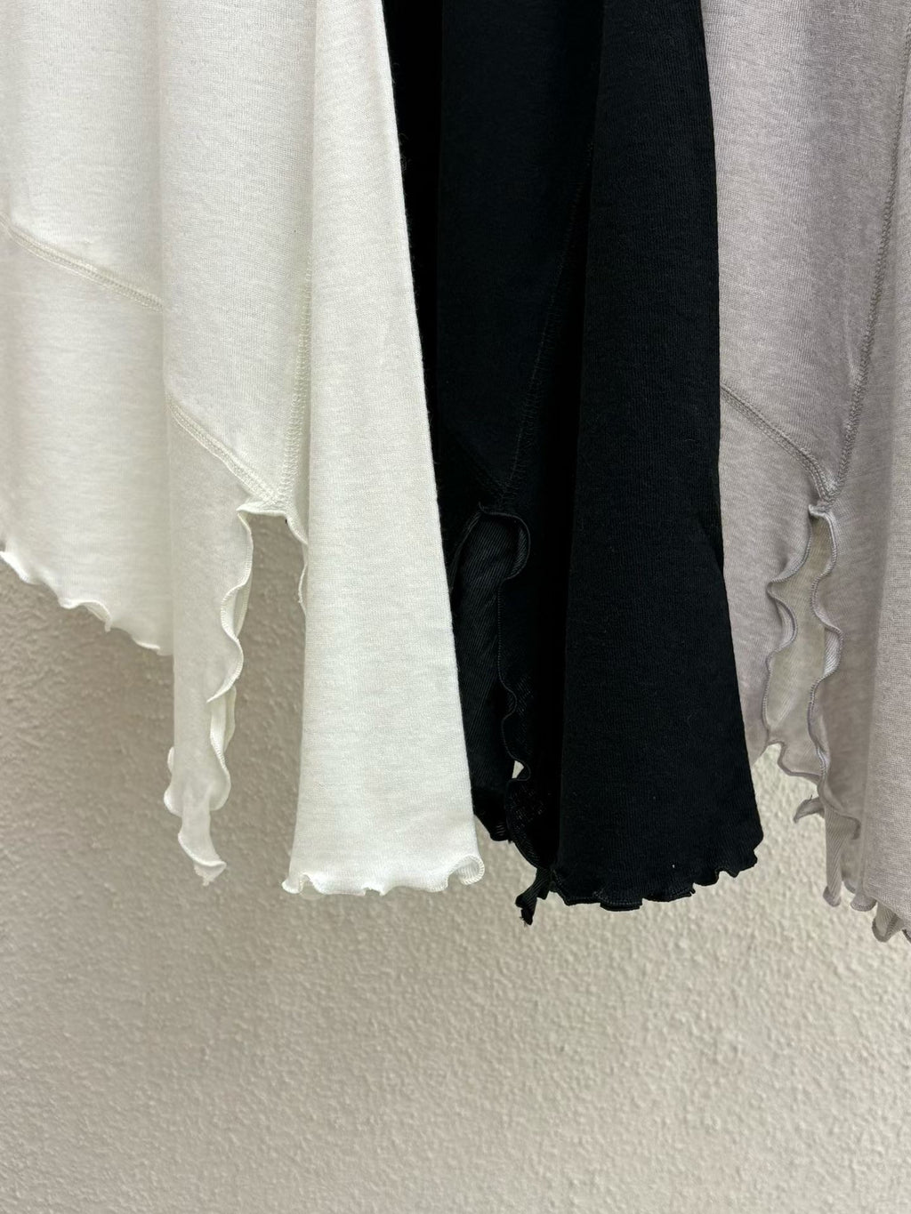 斜下擺長版細肩帶背心