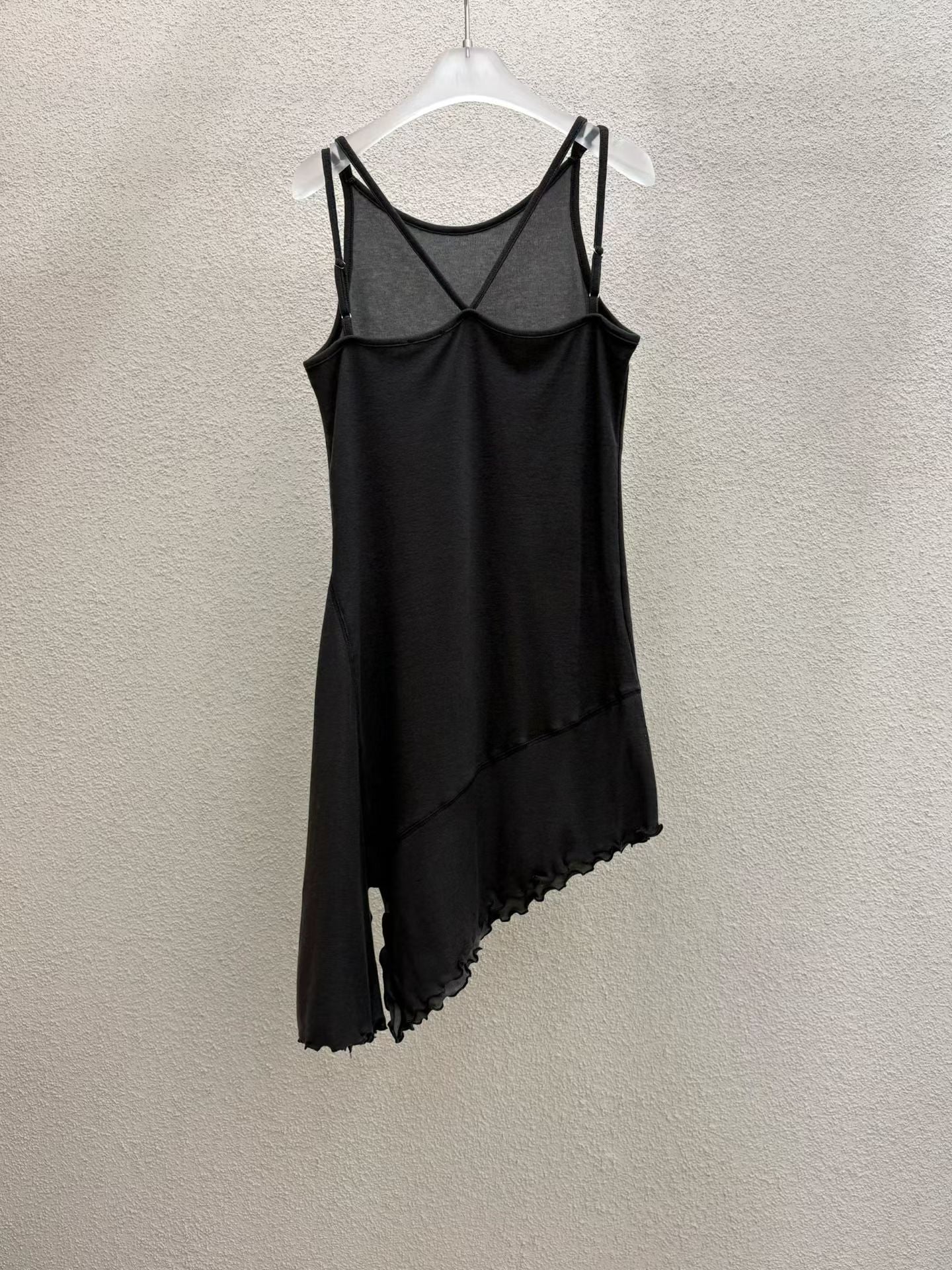 斜下擺長版細肩帶背心