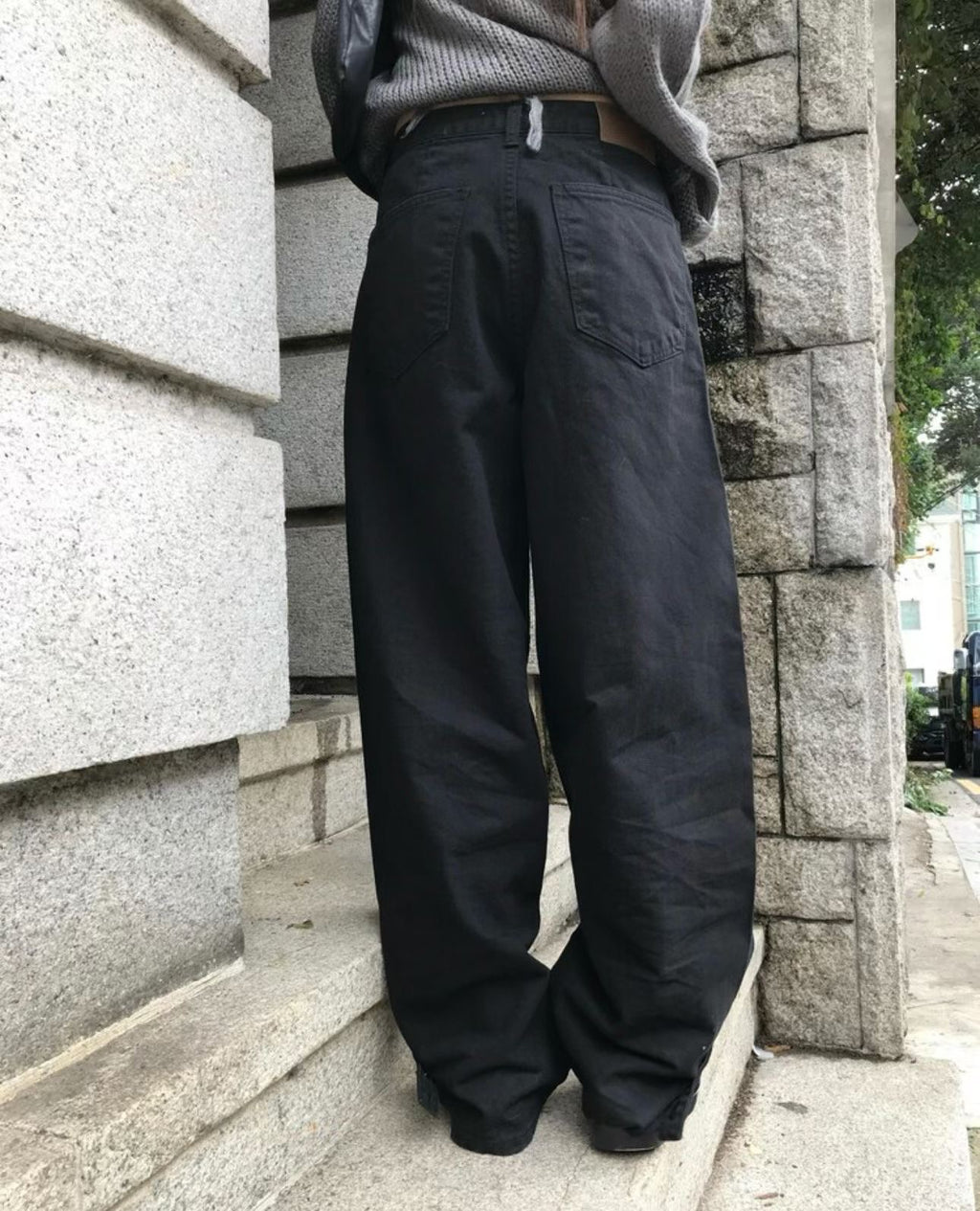 鈕扣束腳牛仔褲