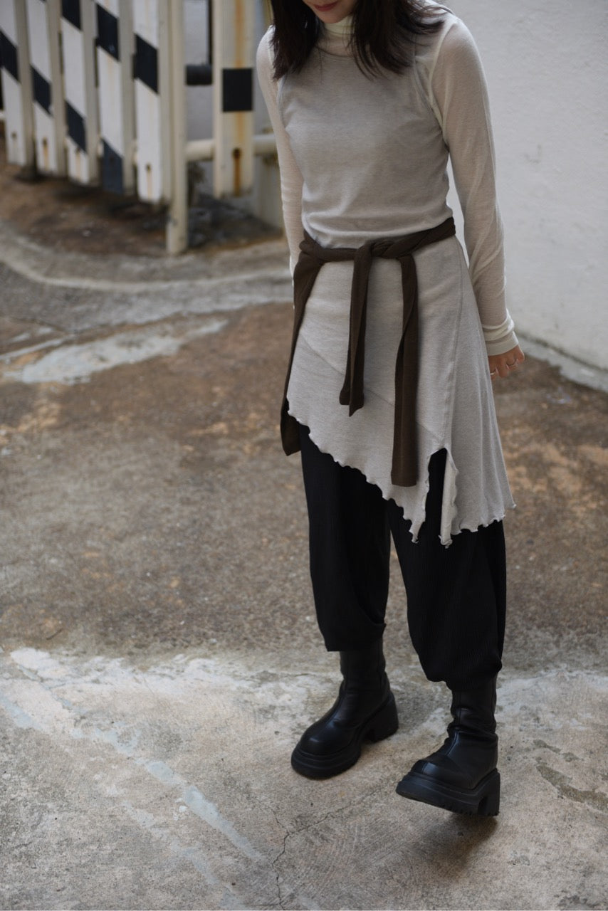 斜下擺長版細肩帶背心