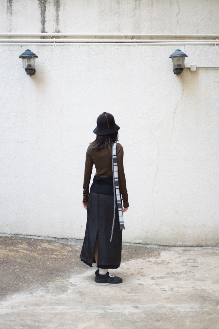 微亮面壓紋直筒裙