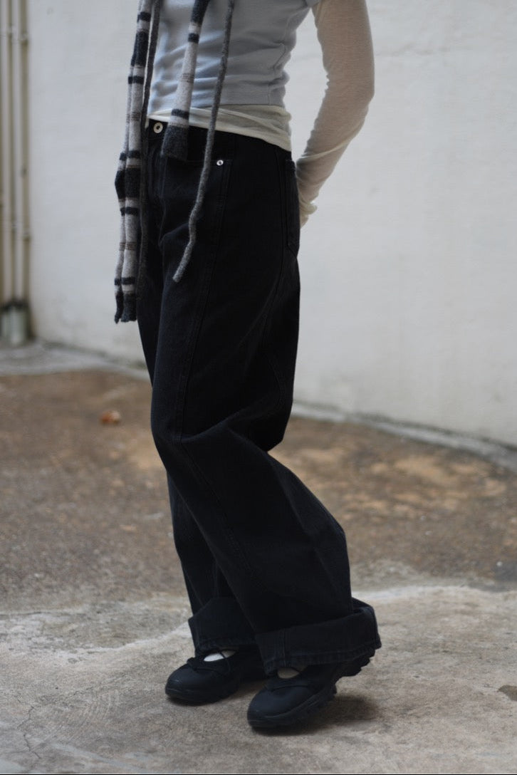 俐落垂直剪裁牛仔褲