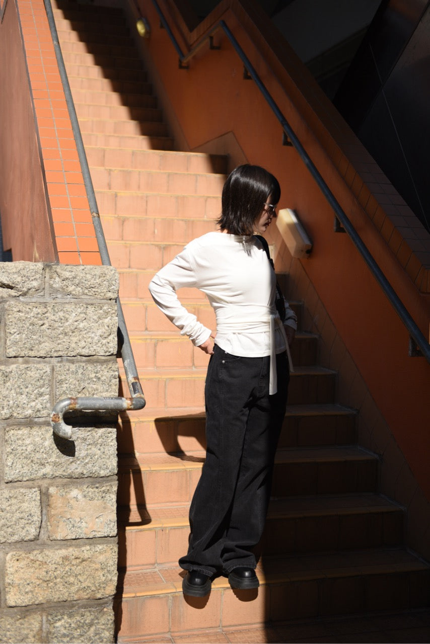 俐落垂直剪裁牛仔褲