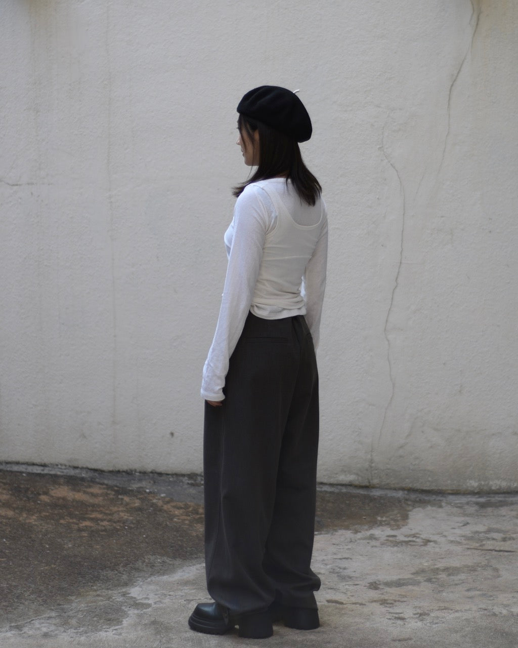 鈕扣束腳鬆身西褲