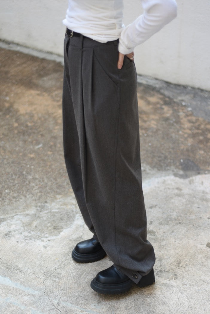 鈕扣束腳鬆身西褲