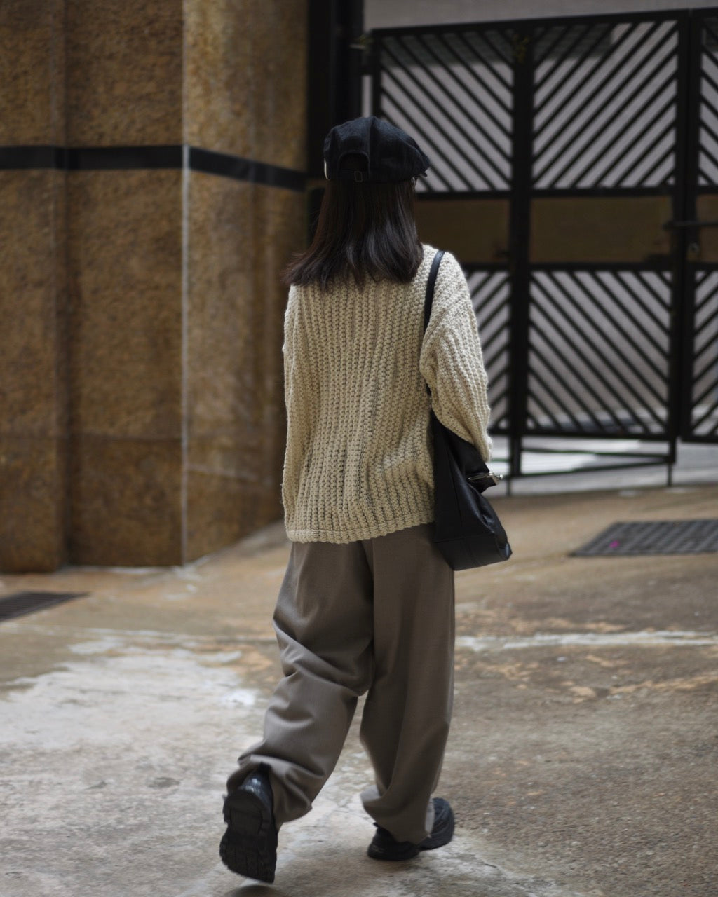 鈕扣束腳鬆身西褲