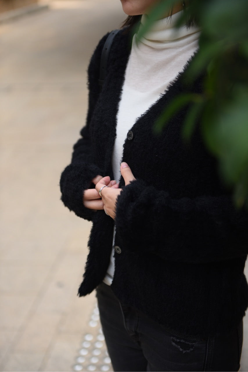 V 領蓬鬆感針織毛衣