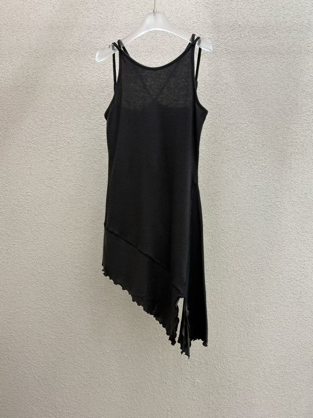 斜下擺長版細肩帶背心