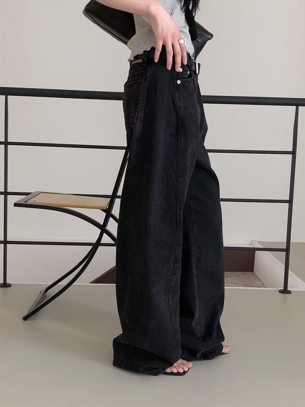 俐落垂直剪裁牛仔褲